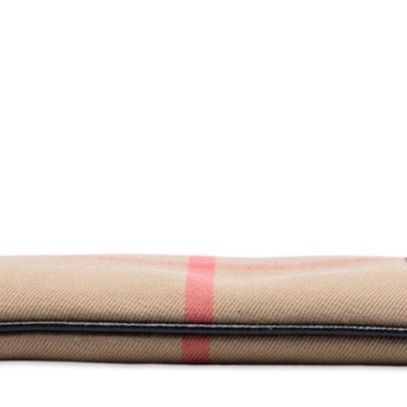 Burberry EUC Peyton - Picture 8 of 10